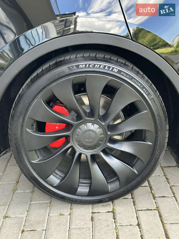Позашляховик / Кросовер Tesla Model Y 2023 в Рівному