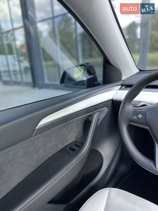 Позашляховик / Кросовер Tesla Model Y 2023 в Рівному