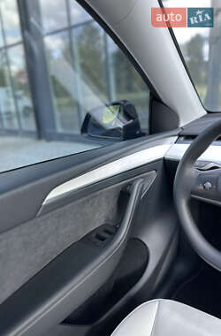 Внедорожник / Кроссовер Tesla Model Y 2023 в 