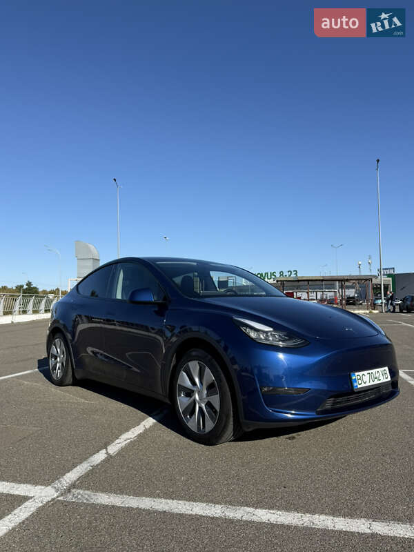 Внедорожник / Кроссовер Tesla Model Y 2020 в Киеве