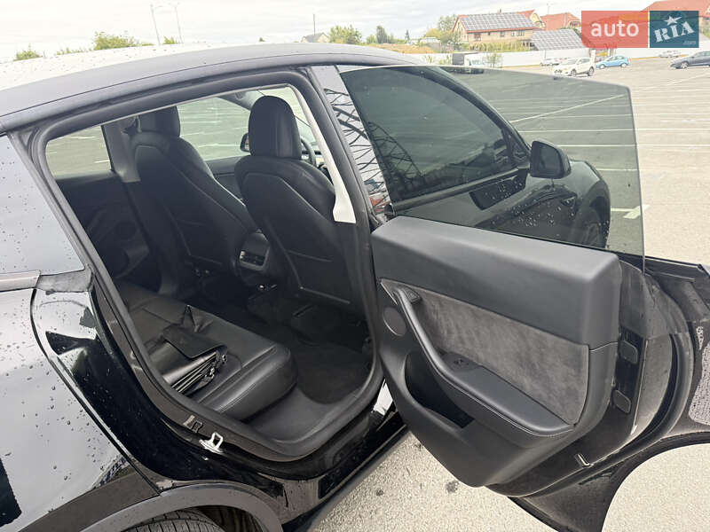 Внедорожник / Кроссовер Tesla Model Y 2022 в Ужгороде
