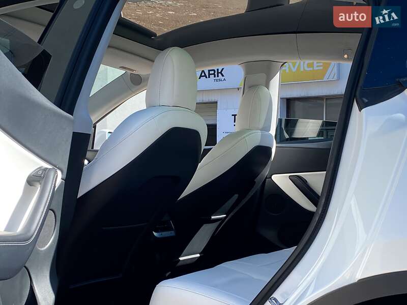 Позашляховик / Кросовер Tesla Model Y 2021 в Києві