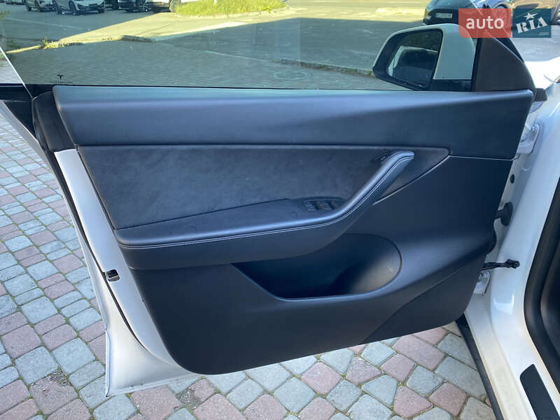 Позашляховик / Кросовер Tesla Model Y 2021 в Львові