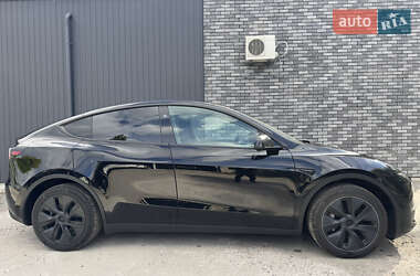 Позашляховик / Кросовер Tesla Model Y 2024 в 