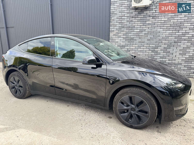 Tesla Model Y 2024