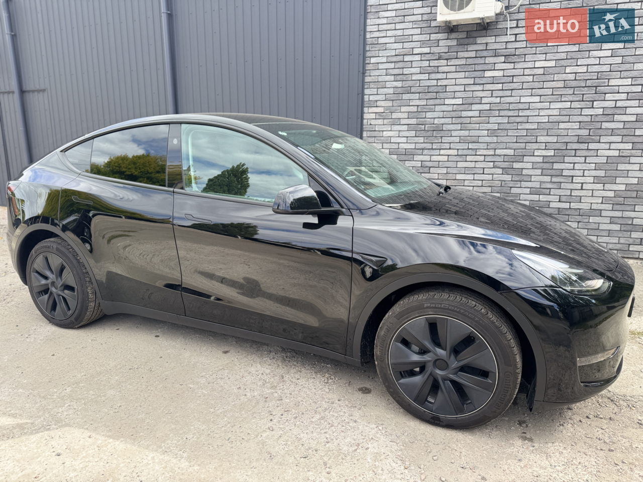 Хороший автомобіль, майже новий, випуск 10.2024 року, оригінальний пробіг 3тис. км, Повна комплектація, Алькантара, Панорама ,100% батарея - 533 км.