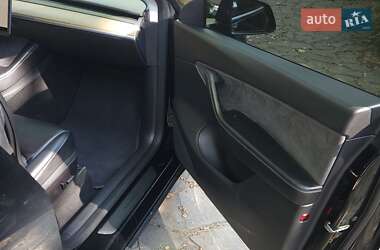 Седан Tesla Model Y 2022 в 