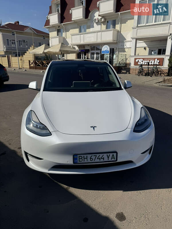Позашляховик / Кросовер Tesla Model Y 2021 в 