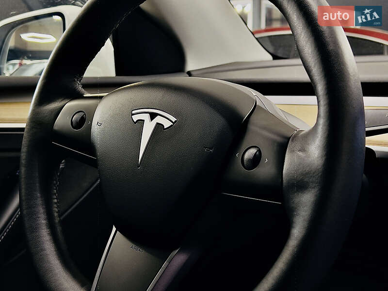 Позашляховик / Кросовер Tesla Model Y 2021 в Миколаєві