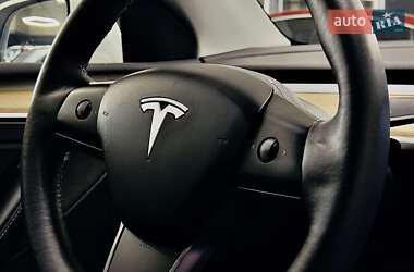 Внедорожник / Кроссовер Tesla Model Y 2021 в 
