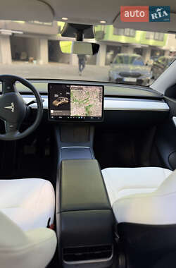 Позашляховик / Кросовер Tesla Model Y 2021 в 