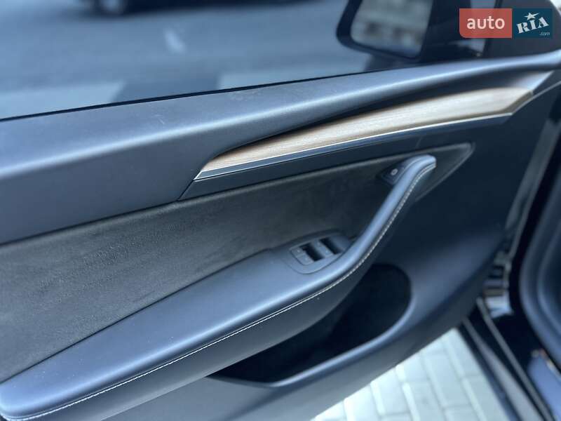 Позашляховик / Кросовер Tesla Model Y 2023 в Хмельницькому