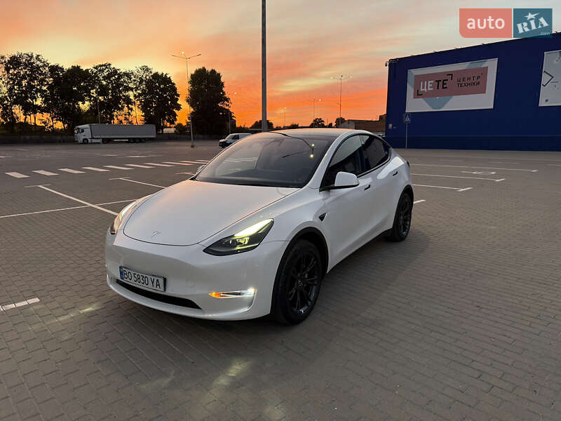 Tesla Model Y 2022