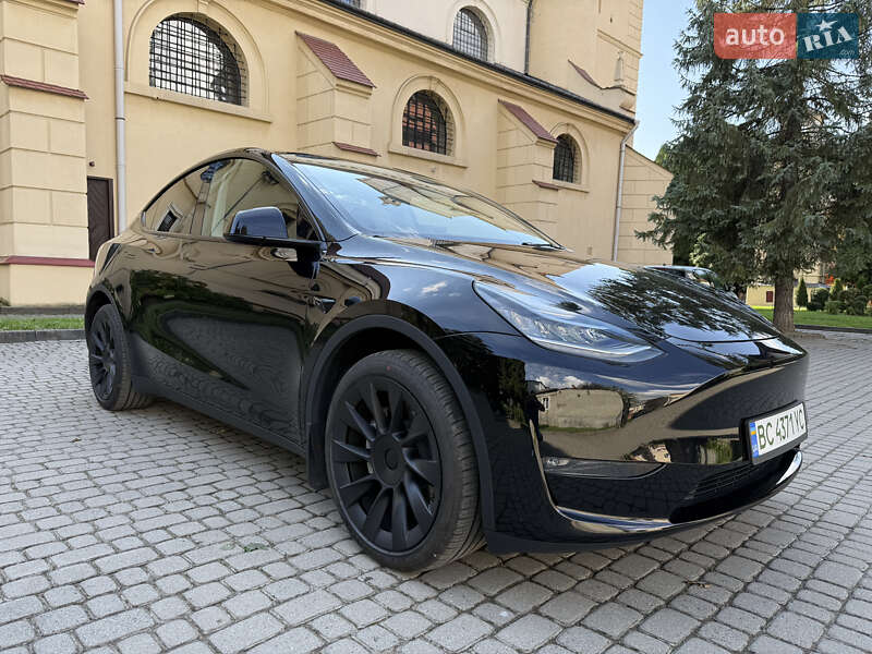 Tesla Model Y 2023