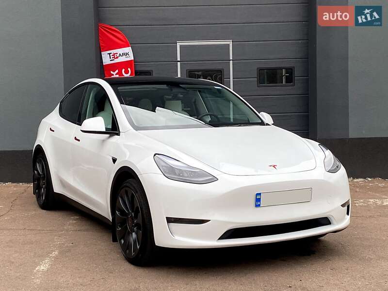 Позашляховик / Кросовер Tesla Model Y 2024 в Києві