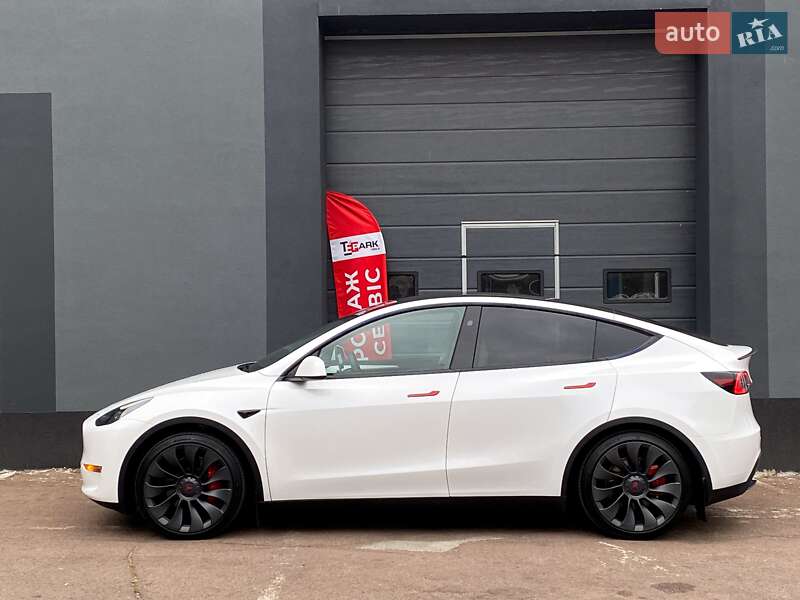 Позашляховик / Кросовер Tesla Model Y 2024 в Києві