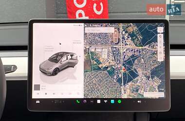 Позашляховик / Кросовер Tesla Model Y 2024 в 