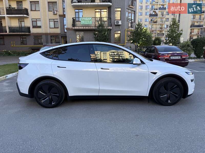 Внедорожник / Кроссовер Tesla Model Y 2025 в Киеве