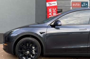 Позашляховик / Кросовер Tesla Model Y 2024 в 