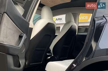 Позашляховик / Кросовер Tesla Model Y 2024 в 