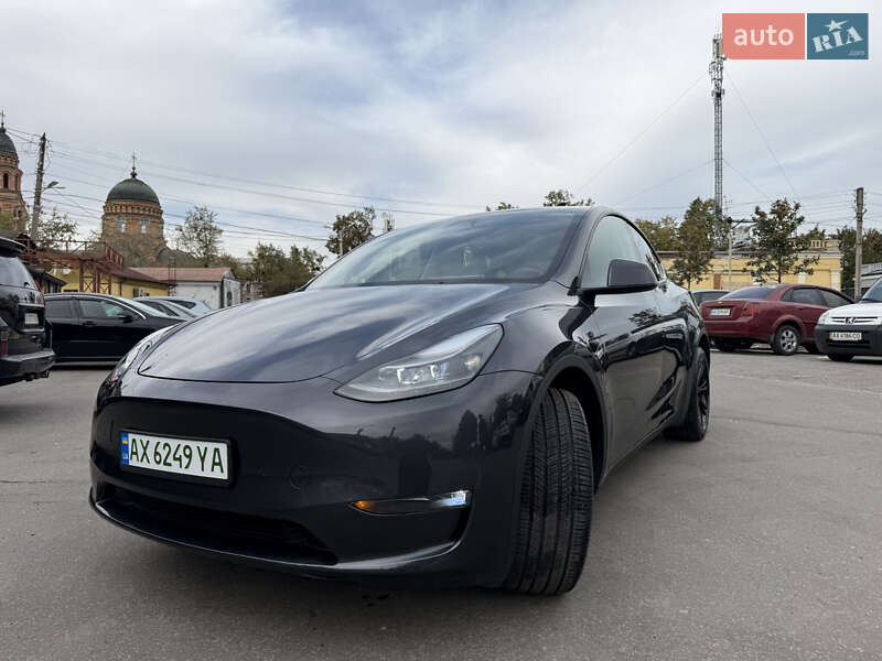 Позашляховик / Кросовер Tesla Model Y 2024 в 