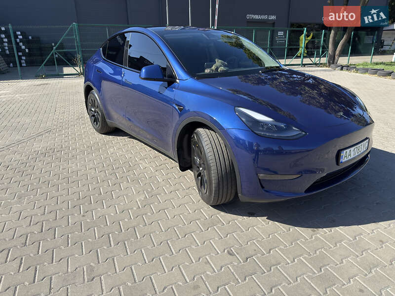 Позашляховик / Кросовер Tesla Model Y 2023 в 