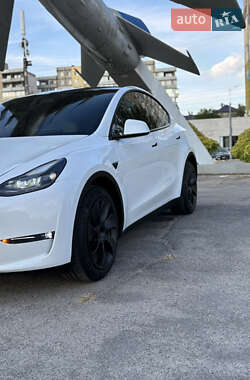 Позашляховик / Кросовер Tesla Model Y 2024 в 