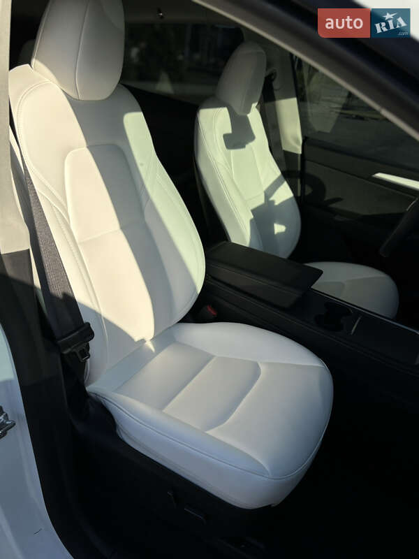 Позашляховик / Кросовер Tesla Model Y 2024 в Дніпрі