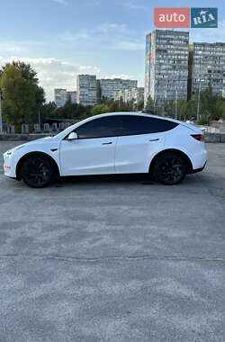 Позашляховик / Кросовер Tesla Model Y 2024 в 