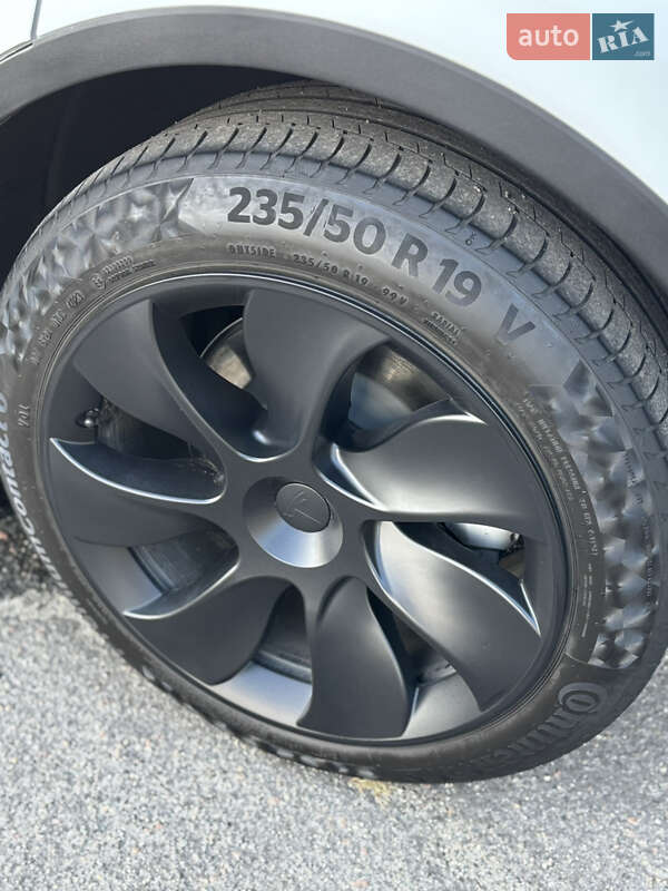 Позашляховик / Кросовер Tesla Model Y 2024 в Дніпрі