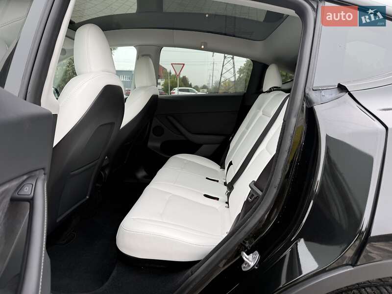 Внедорожник / Кроссовер Tesla Model Y 2023 в Львове