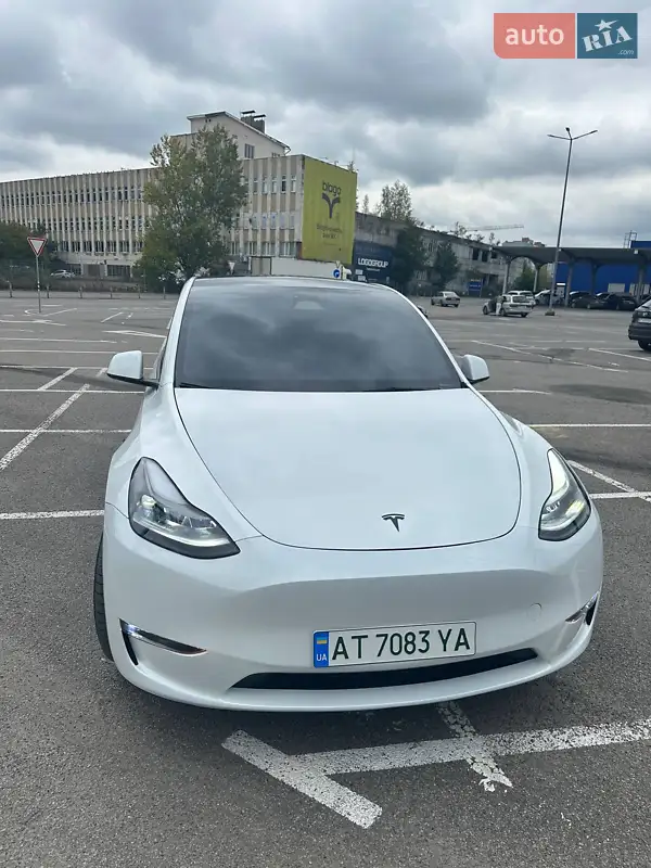 Tesla Model Y 2024