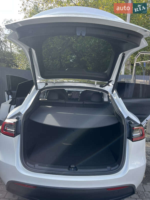 Внедорожник / Кроссовер Tesla Model Y 2024 в Ивано-Франковске