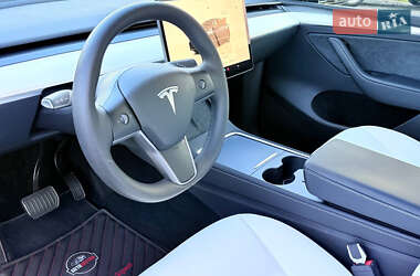 Позашляховик / Кросовер Tesla Model Y 2024 в 