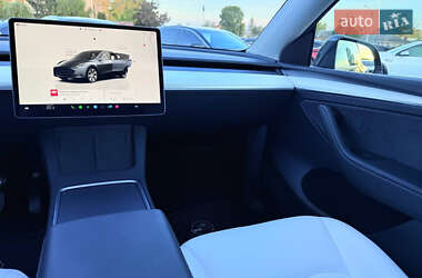 Позашляховик / Кросовер Tesla Model Y 2024 в 