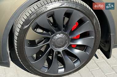 Внедорожник / Кроссовер Tesla Model Y 2024 в 