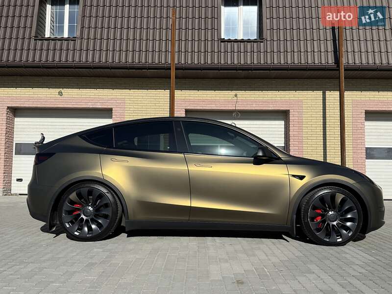 Tesla Model Y 2024