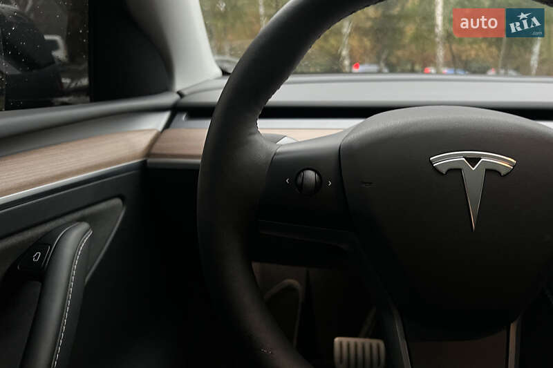Позашляховик / Кросовер Tesla Model Y 2024 в Львові