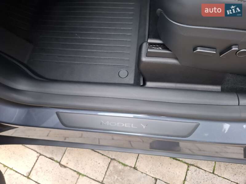 Позашляховик / Кросовер Tesla Model Y 2023 в Києві
