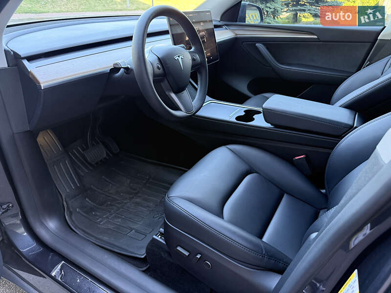 Внедорожник / Кроссовер Tesla Model Y 2024 в Киеве