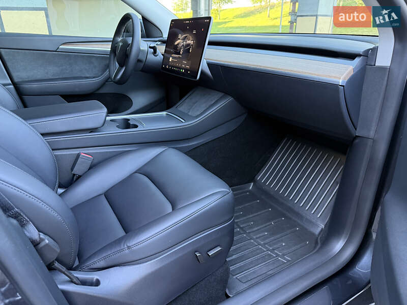Внедорожник / Кроссовер Tesla Model Y 2024 в Киеве