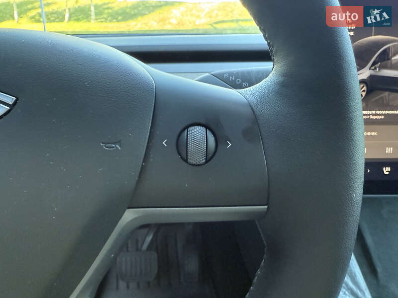Внедорожник / Кроссовер Tesla Model Y 2024 в Киеве