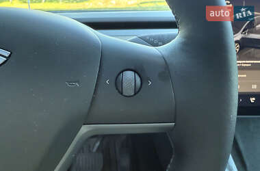 Позашляховик / Кросовер Tesla Model Y 2024 в 