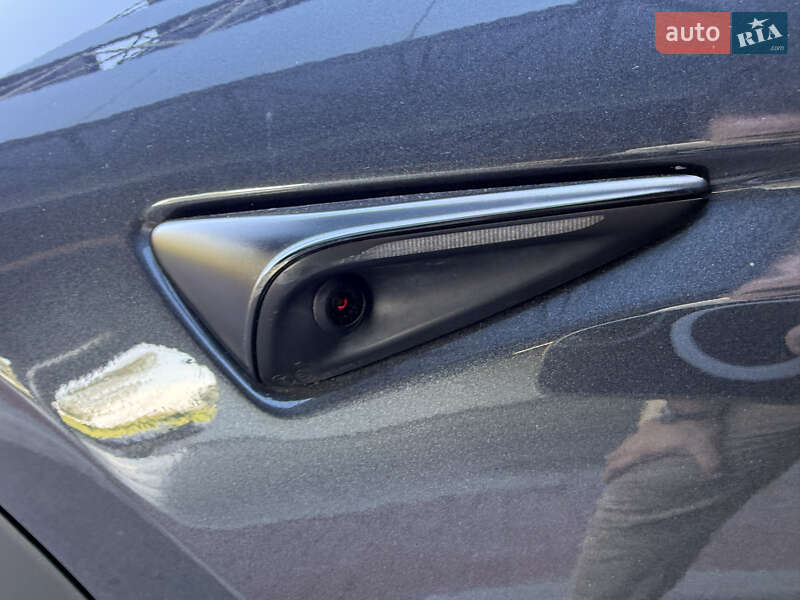 Внедорожник / Кроссовер Tesla Model Y 2024 в Киеве