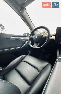 Внедорожник / Кроссовер Tesla Model Y 2024 в 