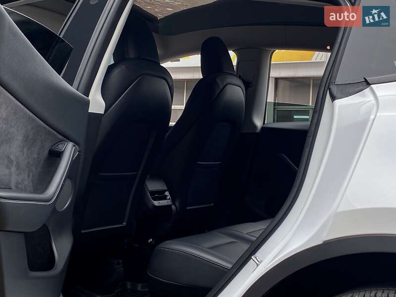 Внедорожник / Кроссовер Tesla Model Y 2023 в Киеве