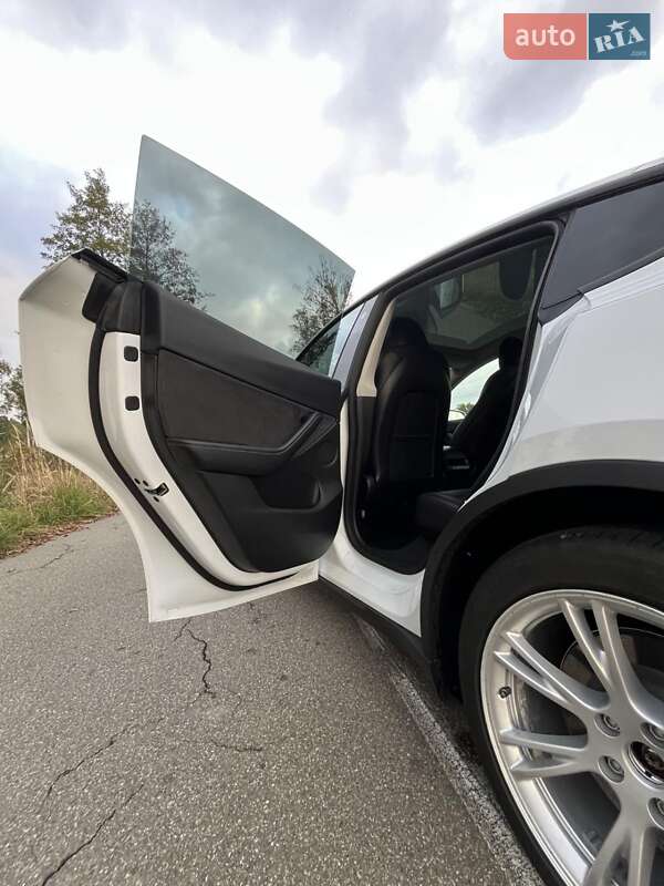 Внедорожник / Кроссовер Tesla Model Y 2021 в Макарове фото 12 Внедорожник / Кроссовер Tesla Model Y 2021 в Макарове