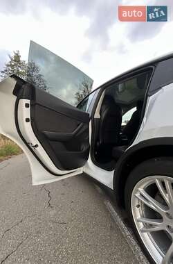 Внедорожник / Кроссовер Tesla Model Y 2021 в 