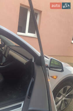 Внедорожник / Кроссовер Tesla Model Y 2020 в 