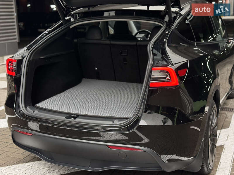 Внедорожник / Кроссовер Tesla Model Y 2023 в Киеве